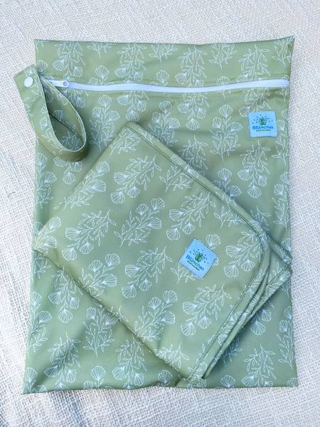 Blümchen waterproof wetbag PUL FLORAL green (Made in Turkey)